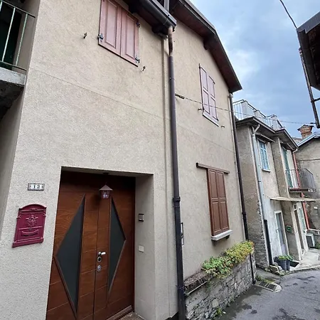Cozy Near Como, Sleeps For 2 Apartment