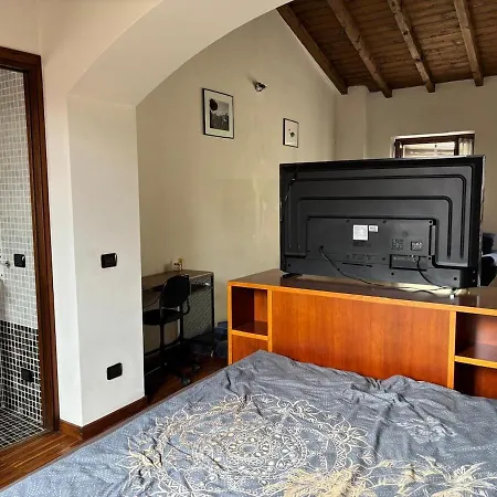 Cozy Near Como, Sleeps For 2 Apartment