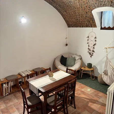 Apartment Cozy Near Como, Sleeps For 2