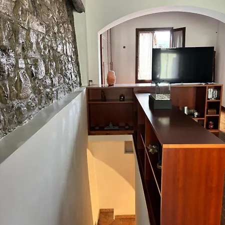 Apartment Cozy Near Como, Sleeps For 2